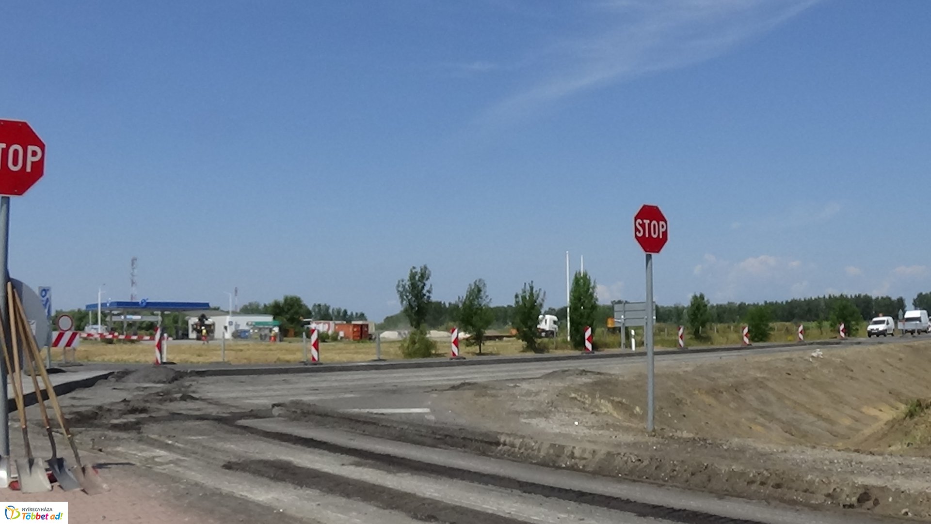 Megkezdődött az új körforgalmi csomópont kialakítása a 403-as elkerülő főútvonalon