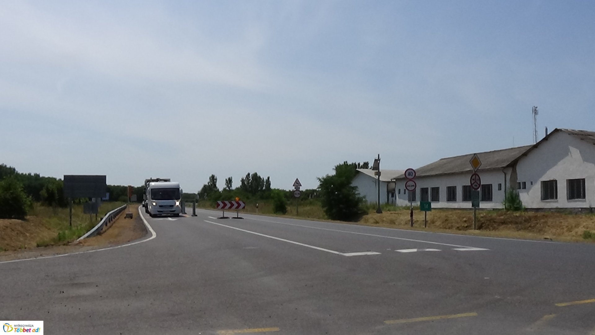 Megkezdődött az új körforgalmi csomópont kialakítása a 403-as elkerülő főútvonalon