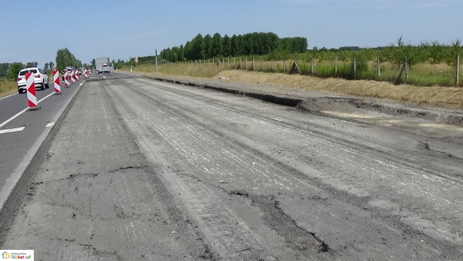 Megkezdődött az új körforgalmi csomópont kialakítása a 403-as elkerülő főútvonalon