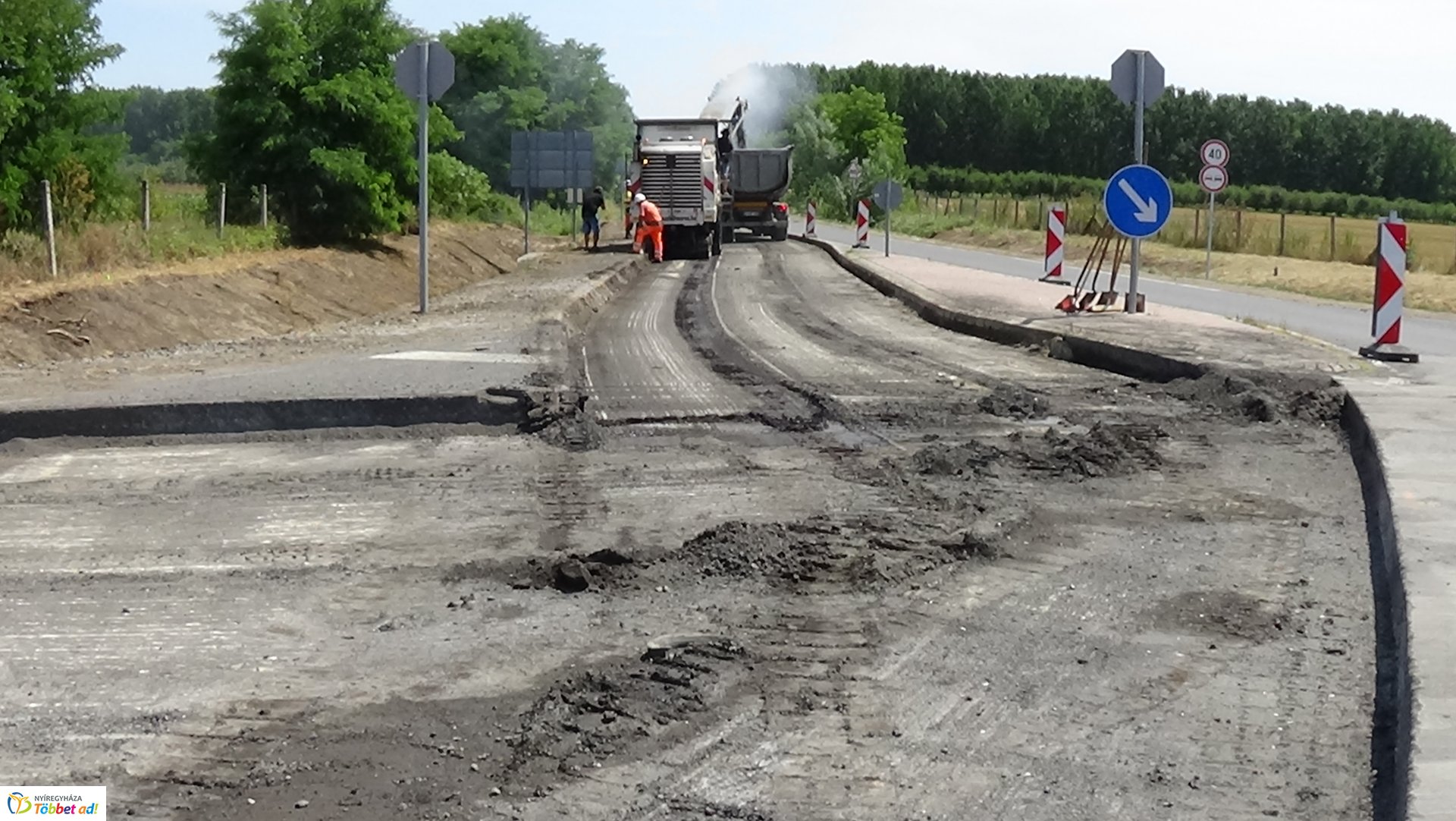 Megkezdődött az új körforgalmi csomópont kialakítása a 403-as elkerülő főútvonalon