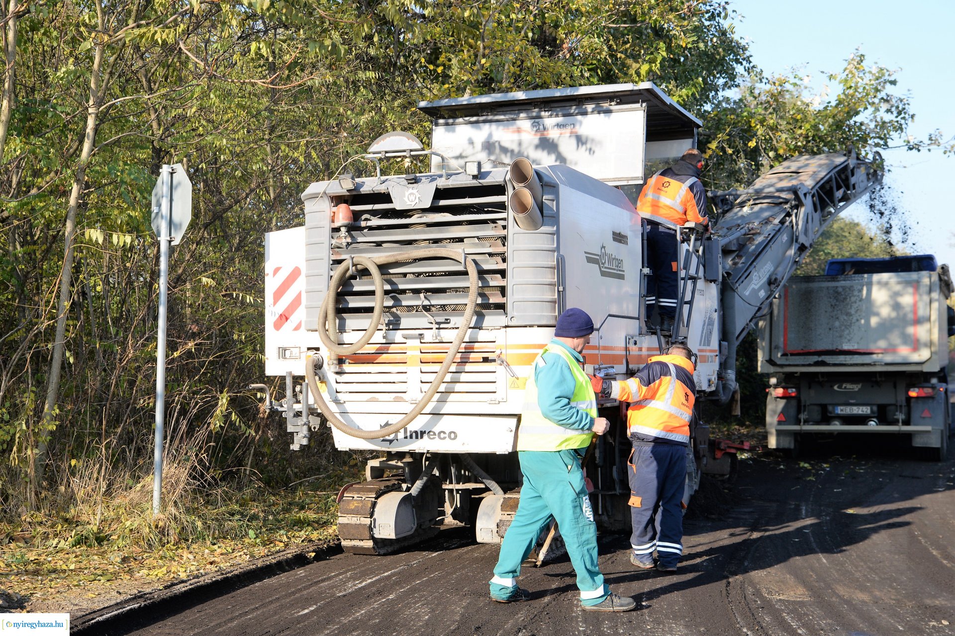 Megkezdődött az útfelújítás az Oláhréti úton