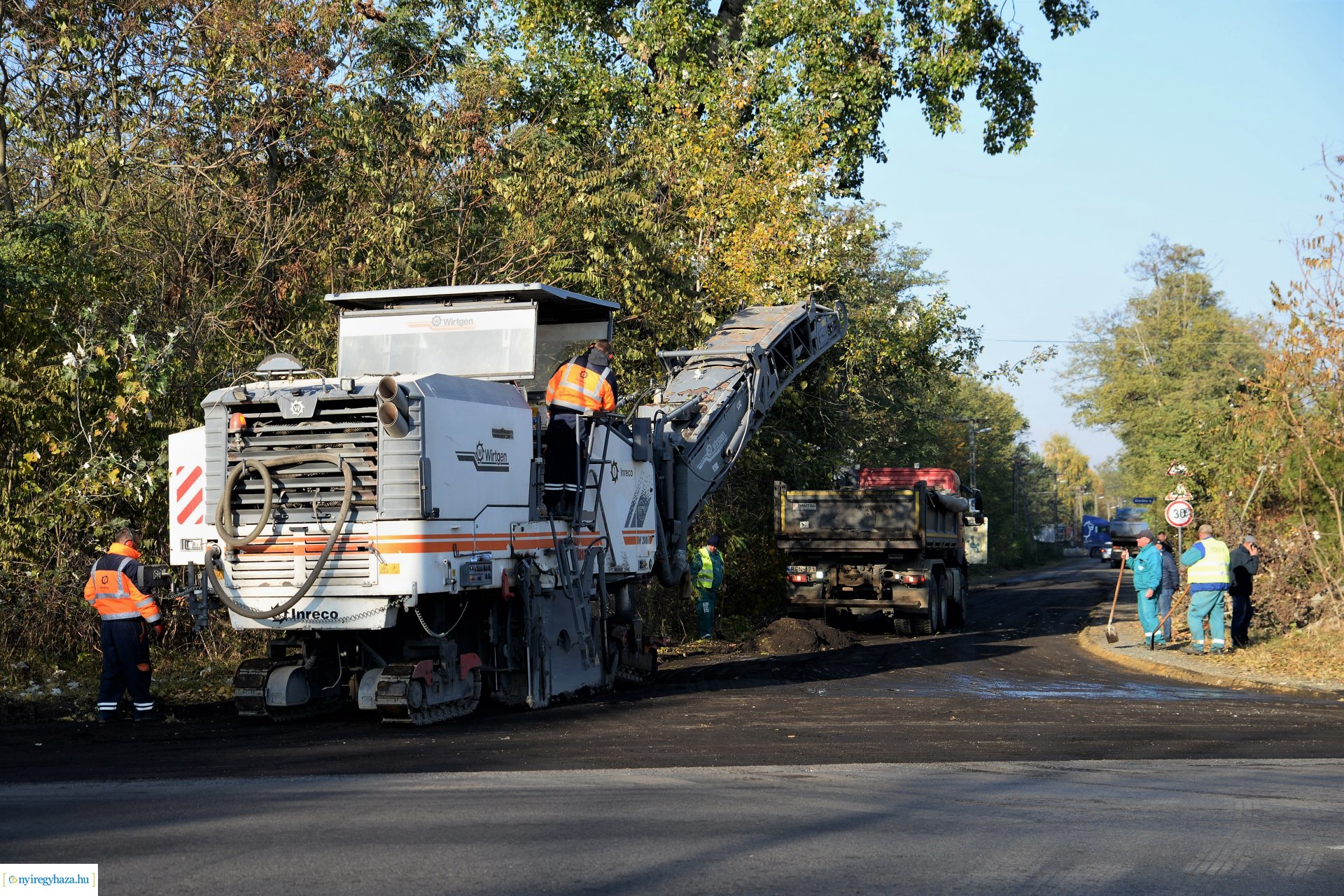 Megkezdődött az útfelújítás az Oláhréti úton