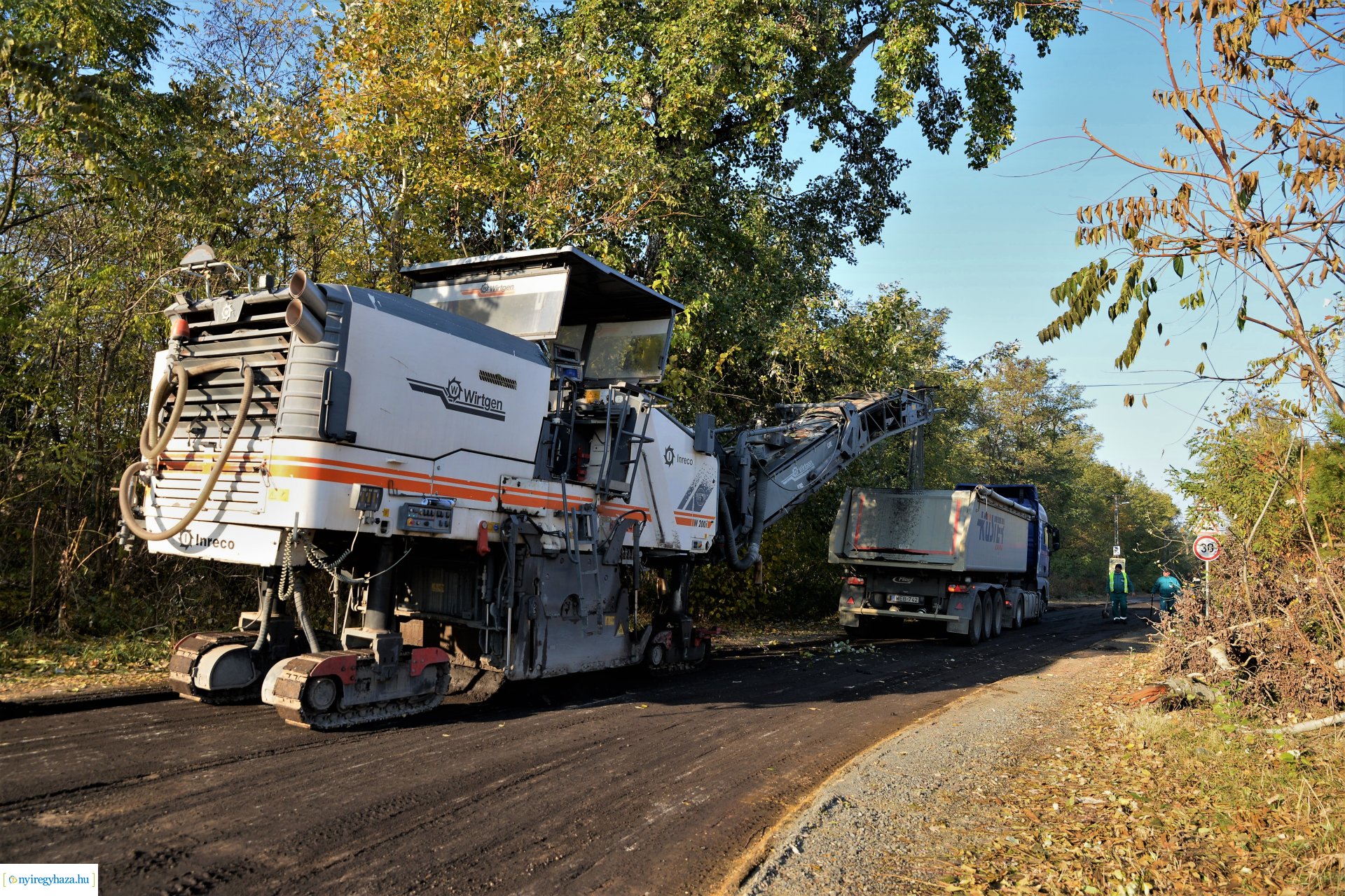 Megkezdődött az útfelújítás az Oláhréti úton