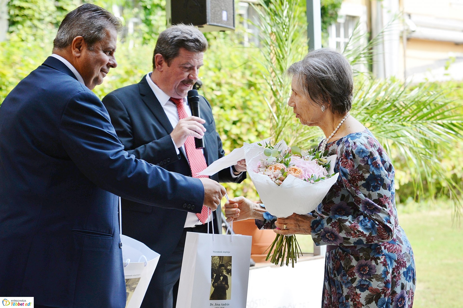 Megnyílt a Szinyei kiállítás