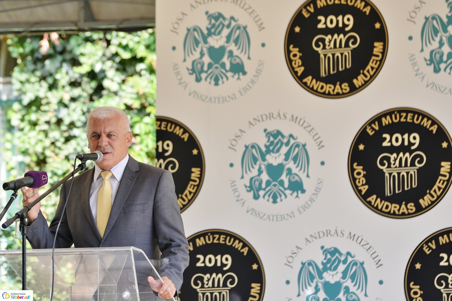 Megnyílt a Szinyei kiállítás