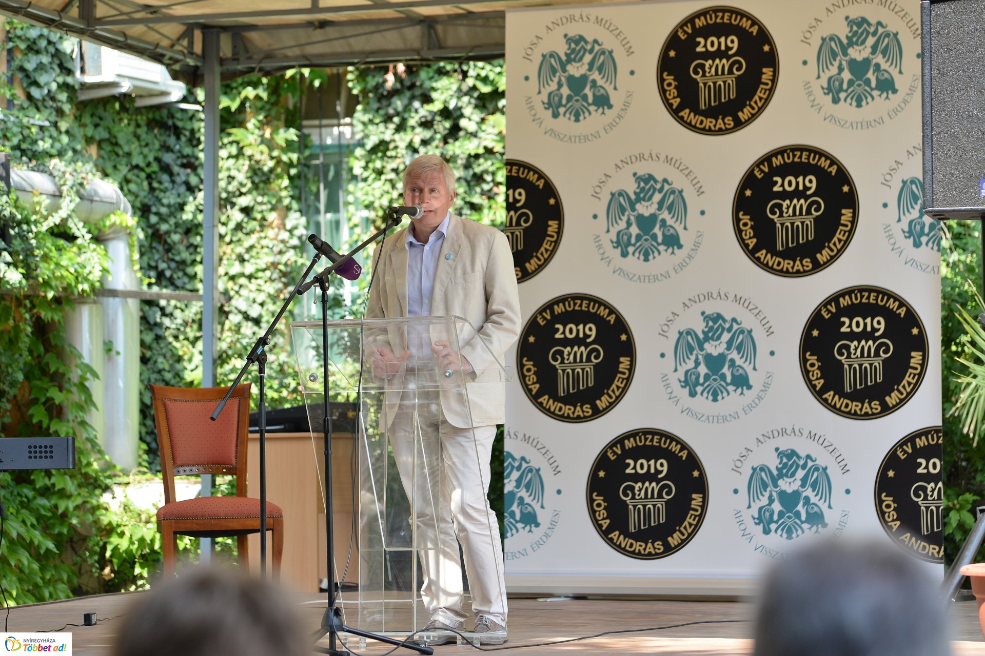 Megnyílt a Szinyei kiállítás