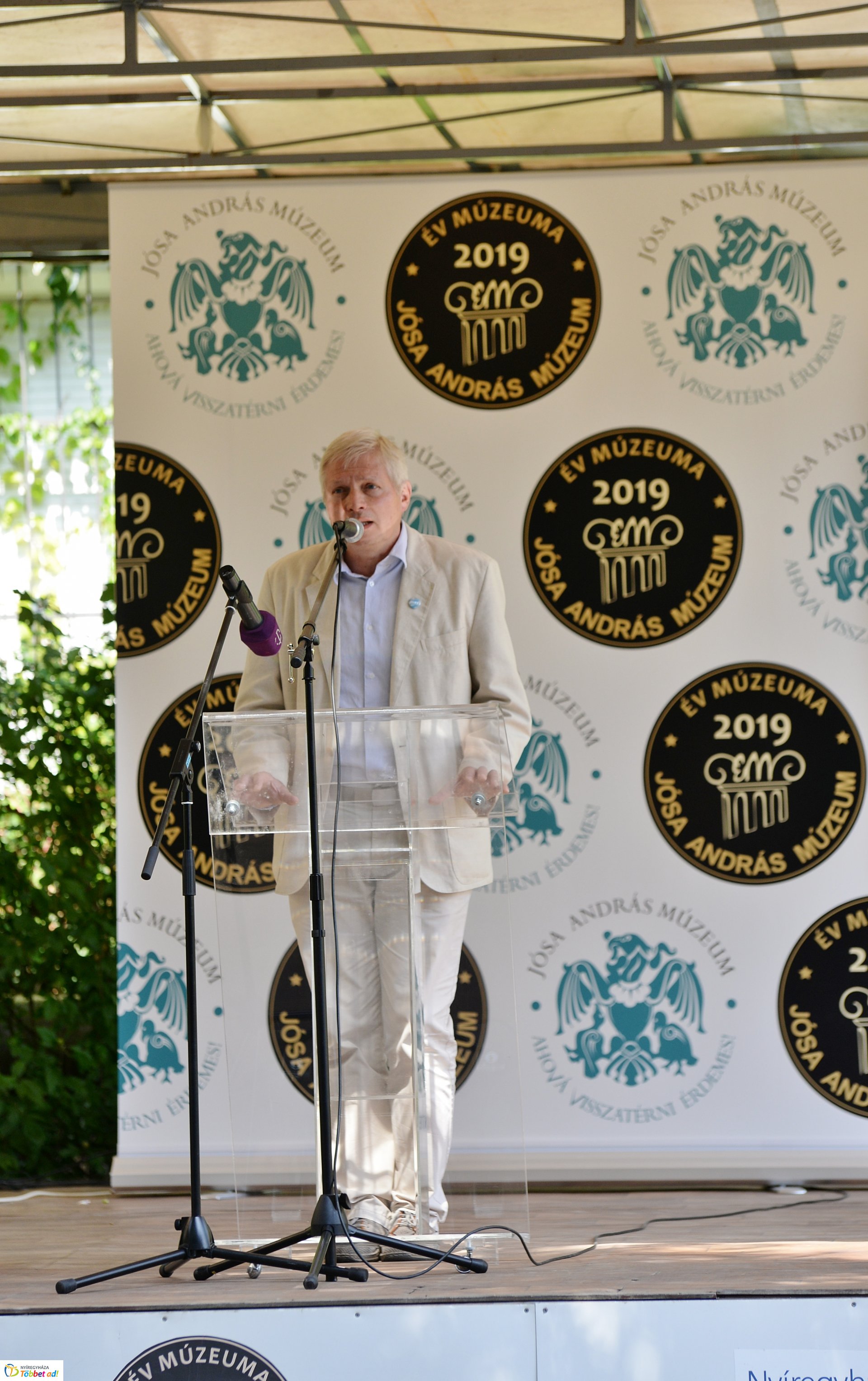 Megnyílt a Szinyei kiállítás