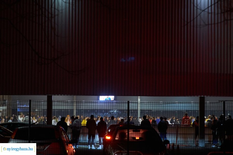 Megnyitott a jégpálya - 20211112