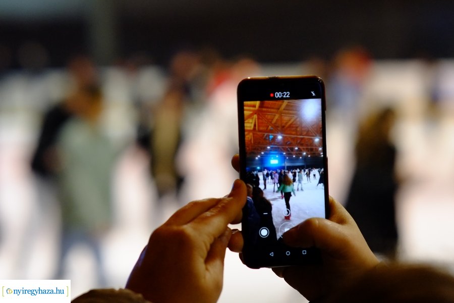 Megnyitott a jégpálya 20221114