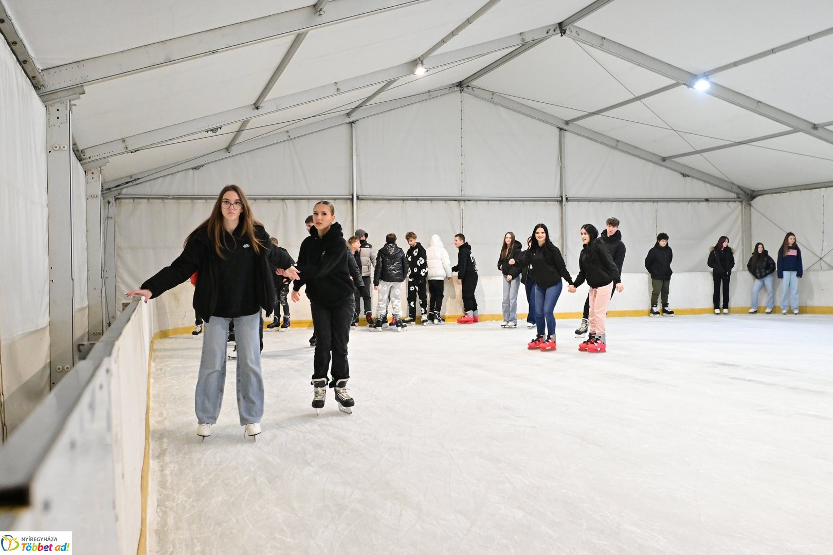 Megnyitott a jégpálya - 2025