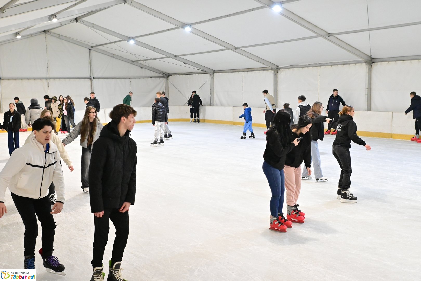 Megnyitott a jégpálya - 2025