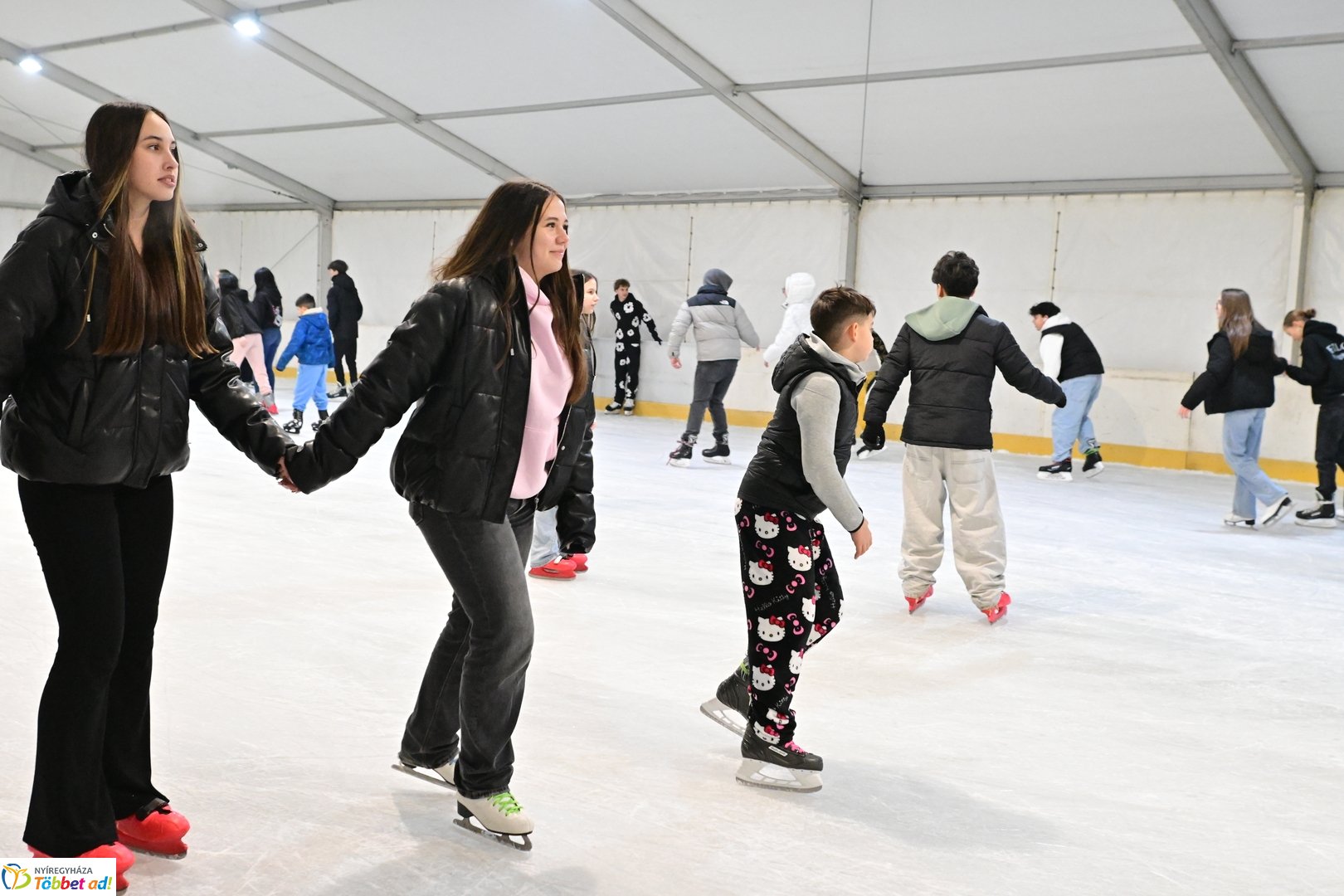 Megnyitott a jégpálya - 2025