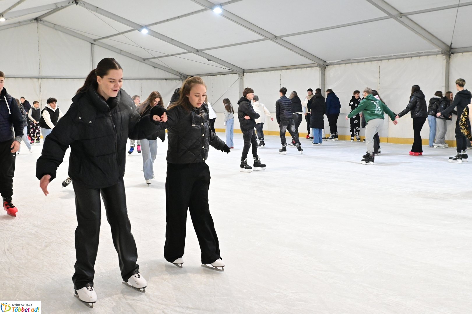 Megnyitott a jégpálya - 2025