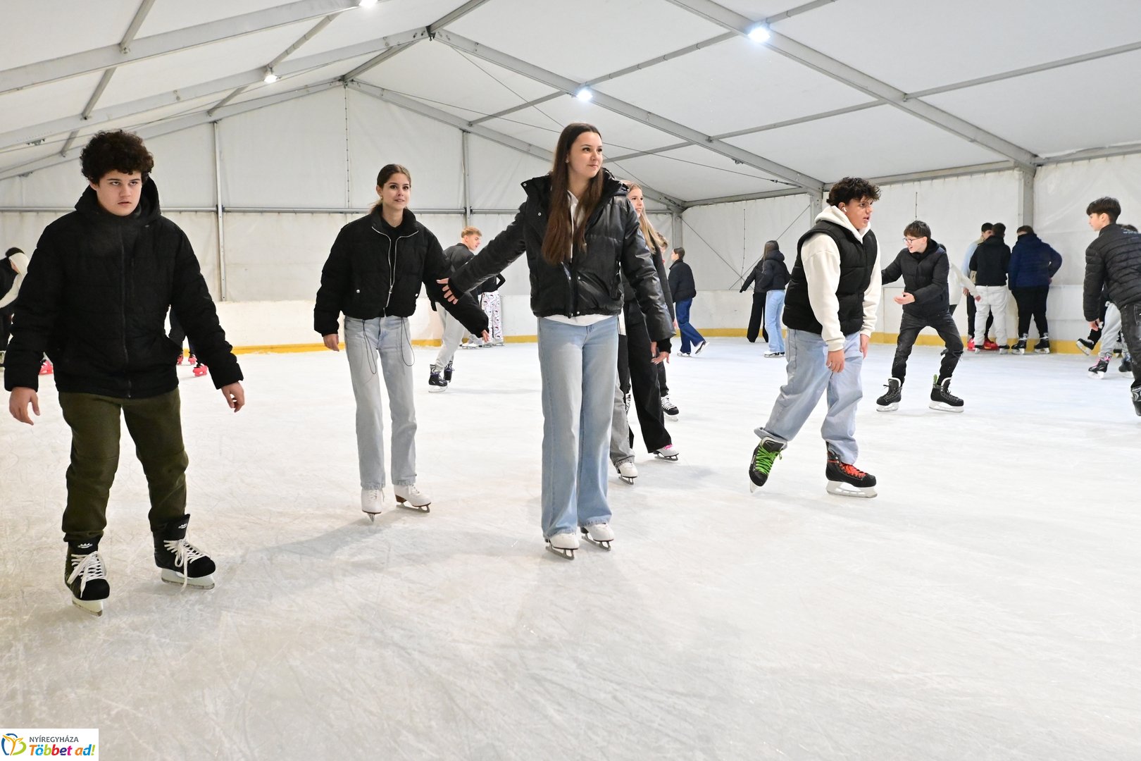 Megnyitott a jégpálya - 2025