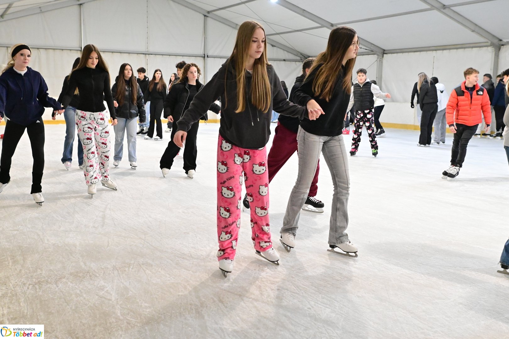 Megnyitott a jégpálya - 2025