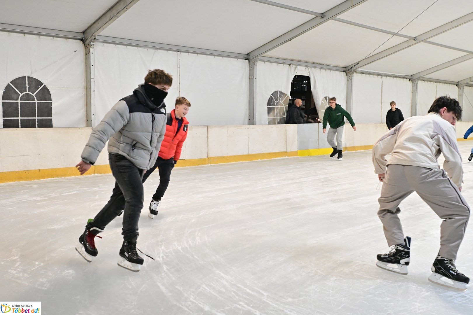 Megnyitott a jégpálya - 2025