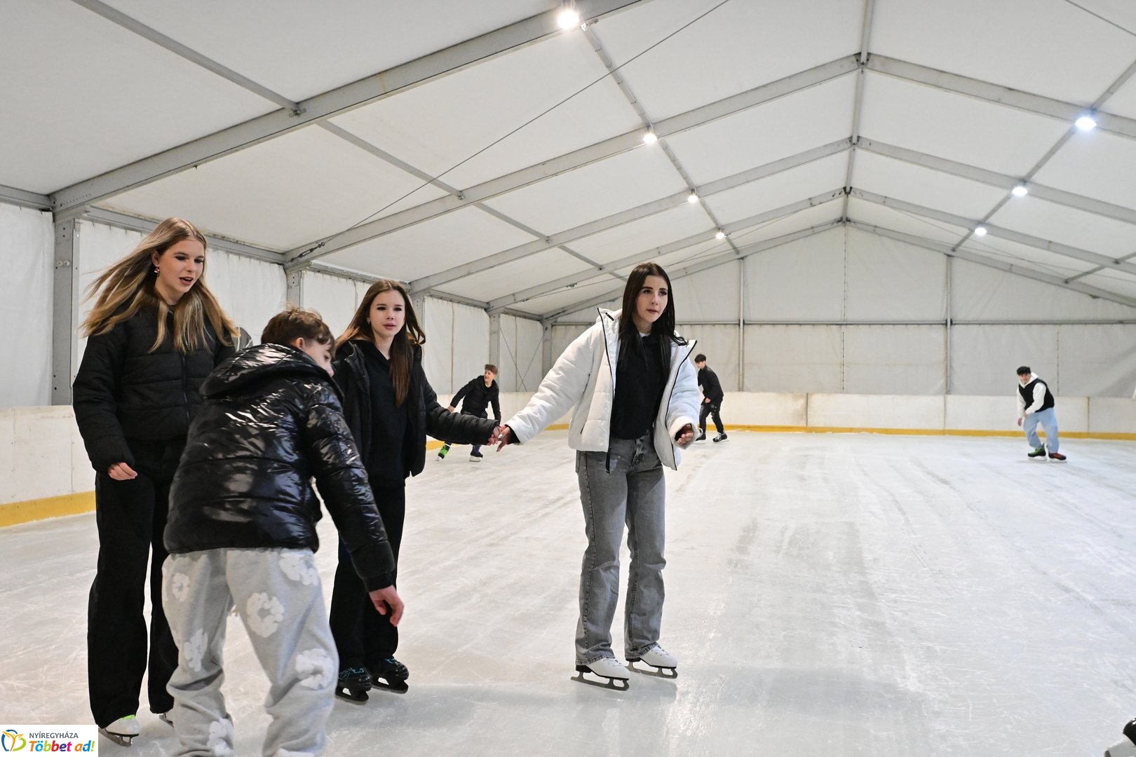 Megnyitott a jégpálya - 2025