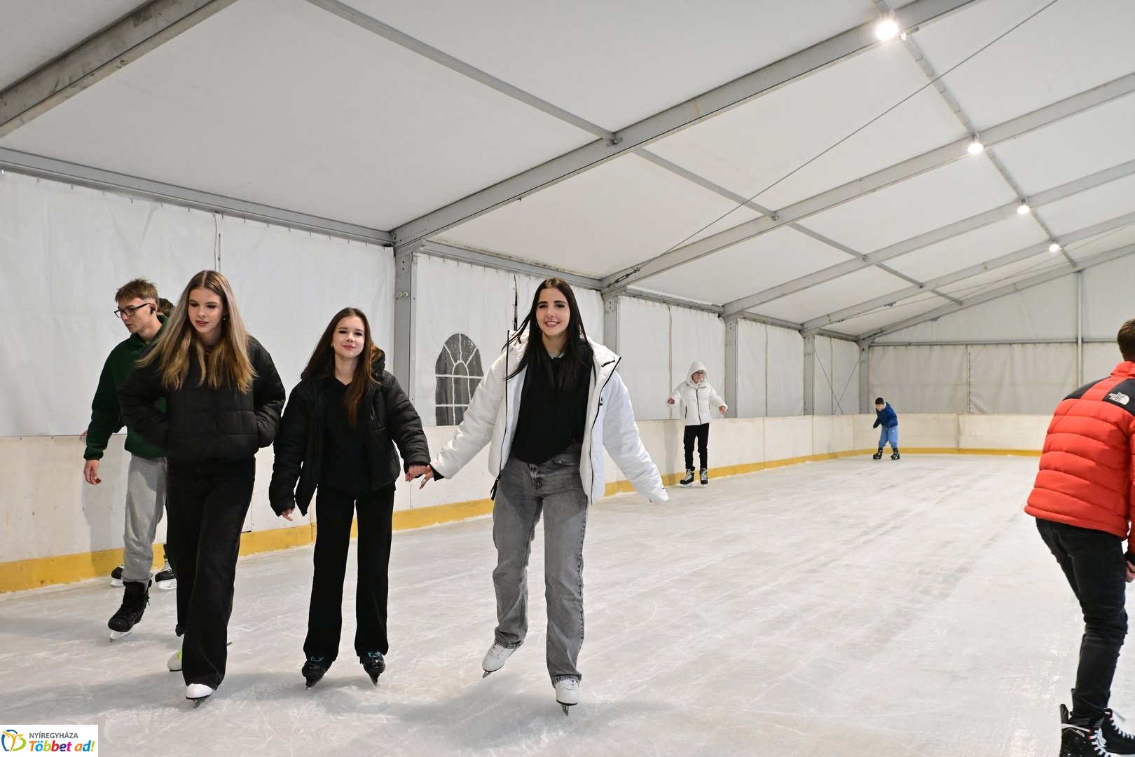 Megnyitott a jégpálya - 2025