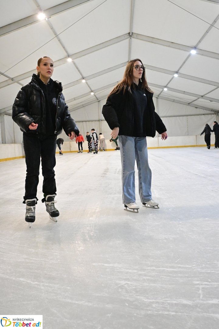 Megnyitott a jégpálya - 2025