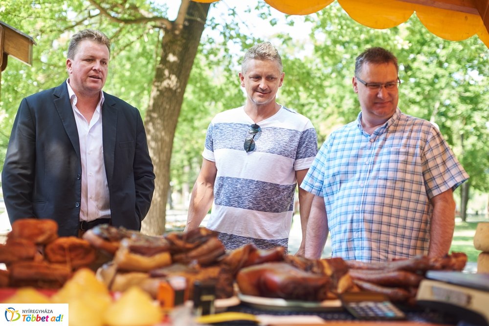 Megnyitott a Sóstói Piac