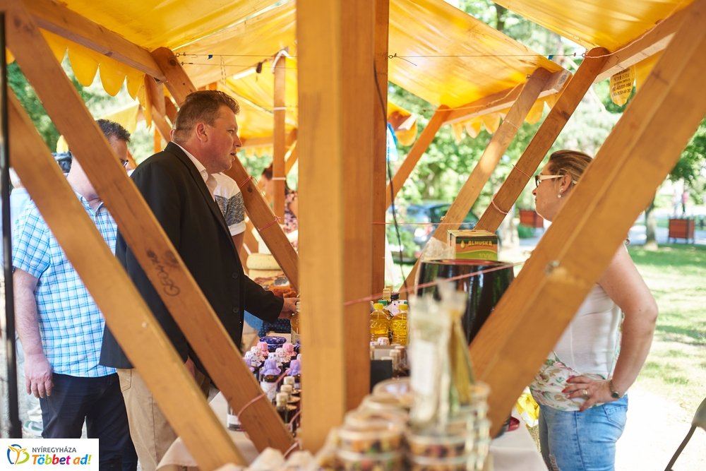 Megnyitott a Sóstói Piac