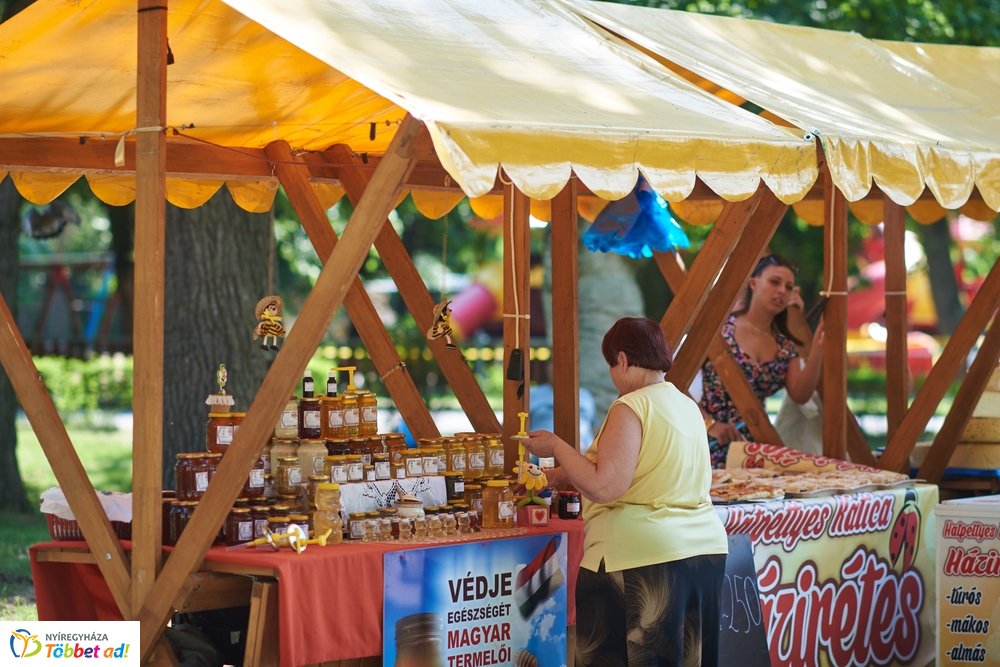 Megnyitott a Sóstói Piac