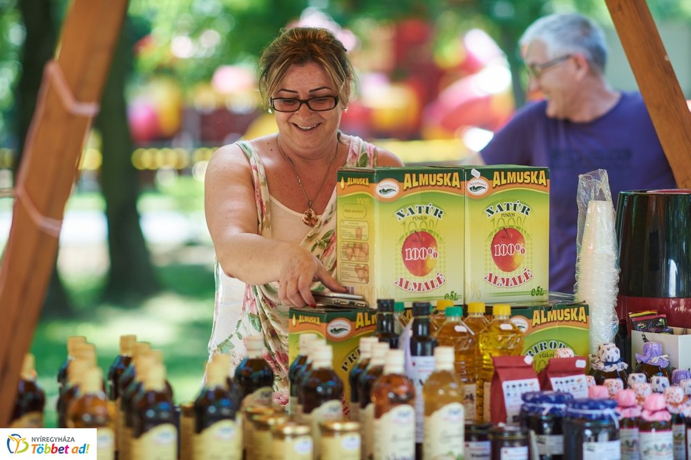 Megnyitott a Sóstói Piac