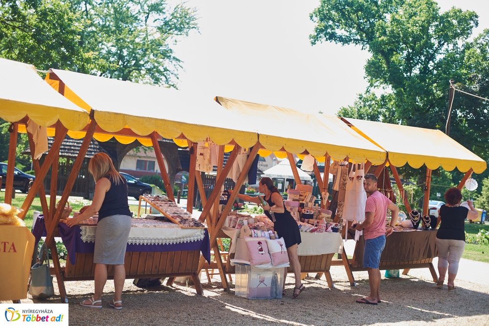 Megnyitott a Sóstói Piac