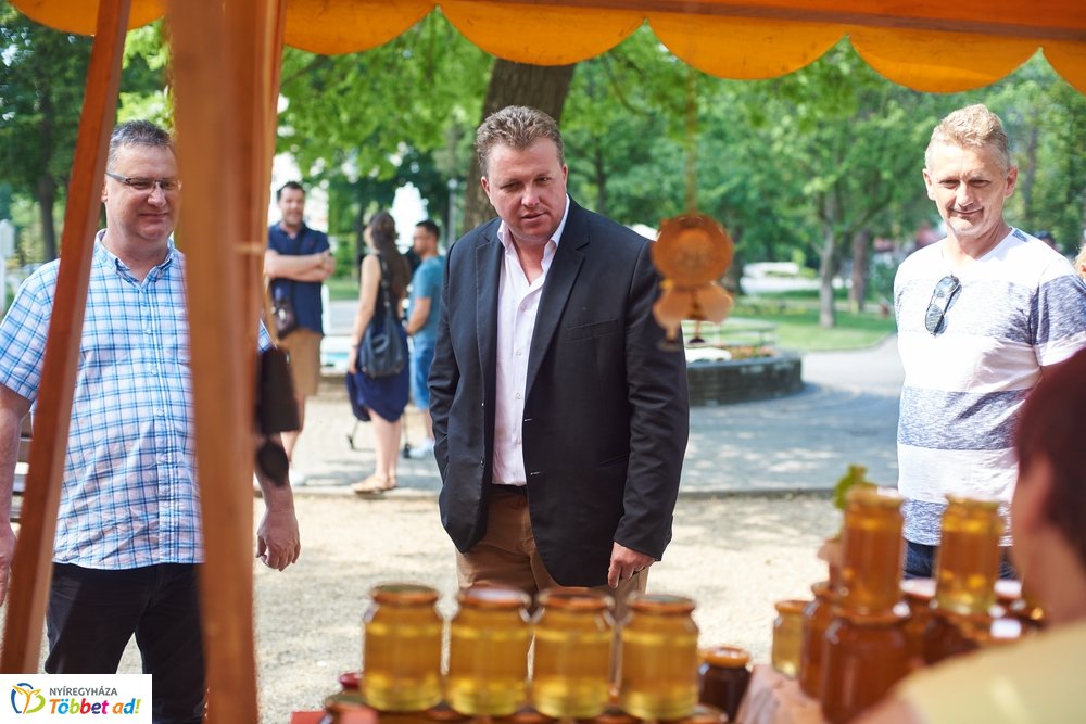 Megnyitott a Sóstói Piac