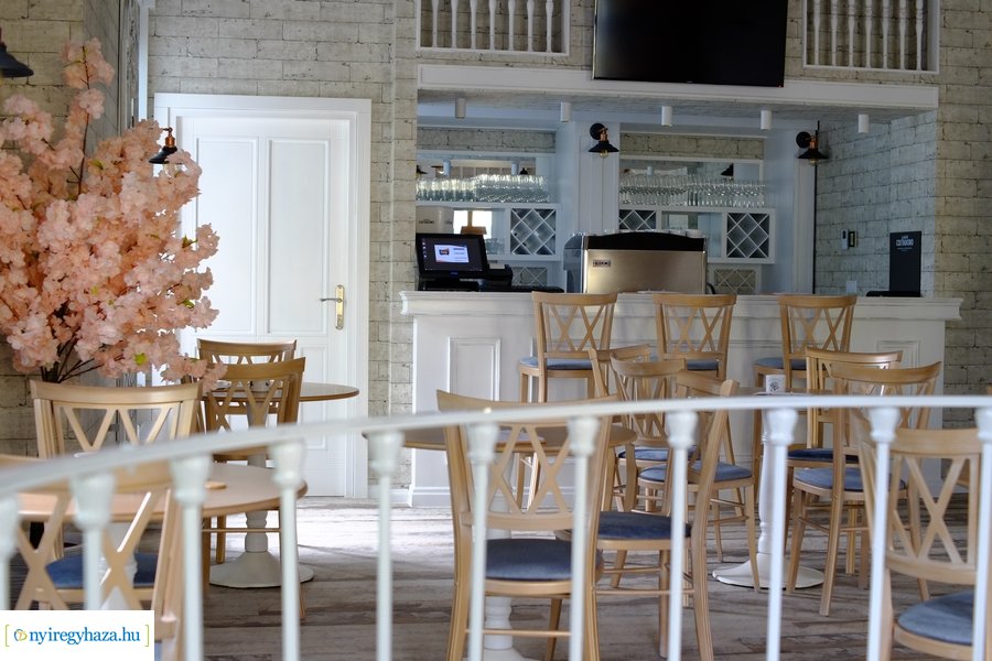 Megnyitott a Szindbád étterme