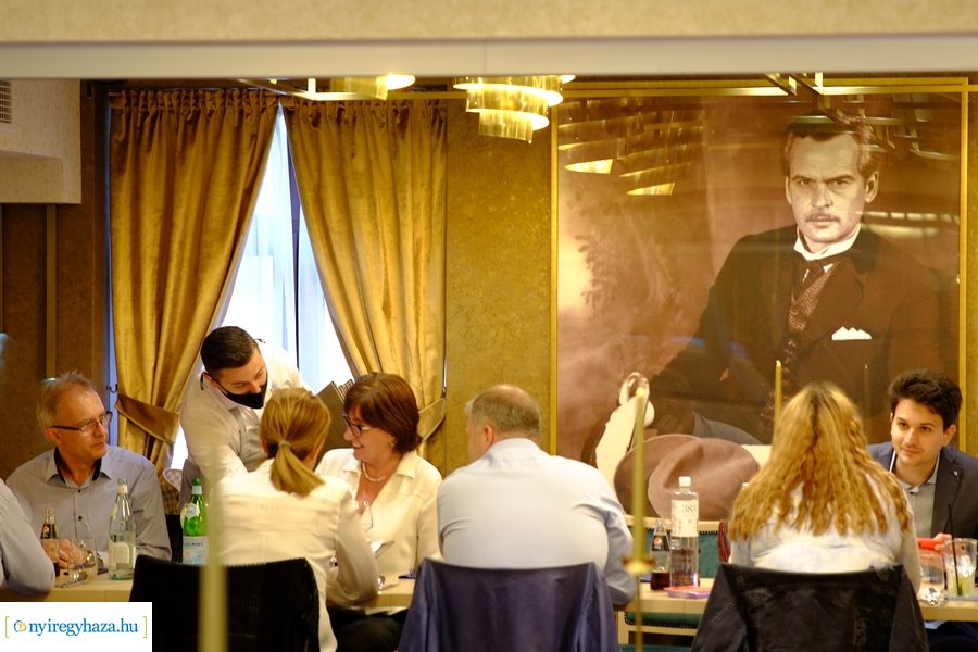 Megnyitott a Szindbád étterme