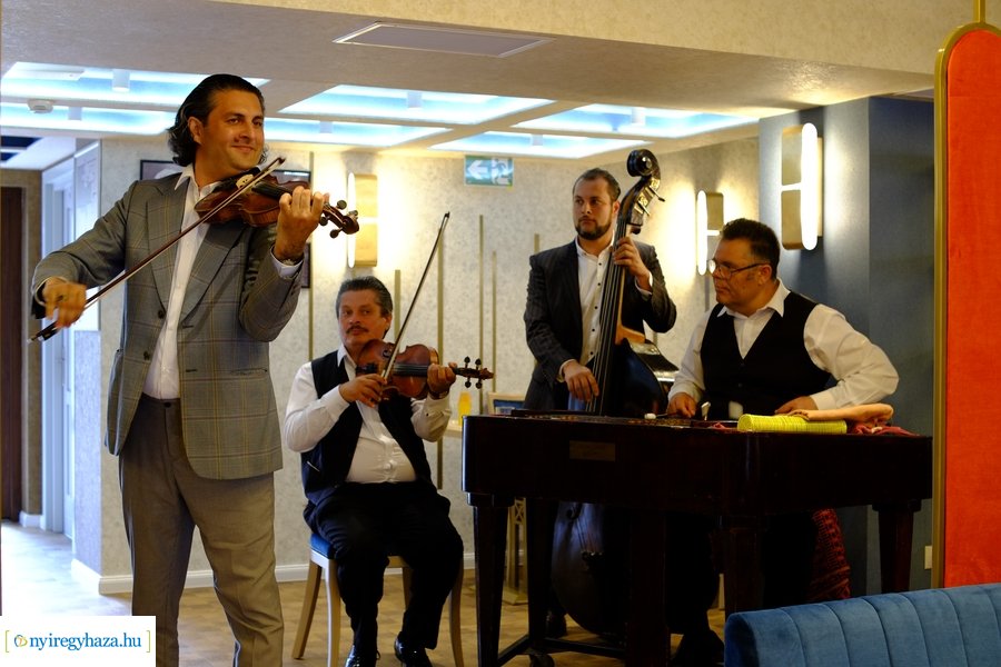 Megnyitott a Szindbád étterme