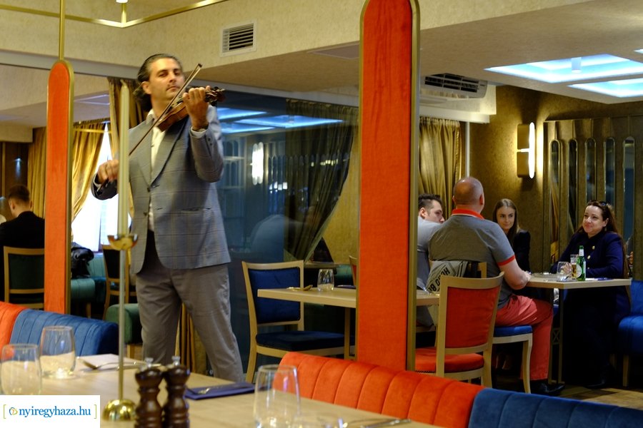 Megnyitott a Szindbád étterme