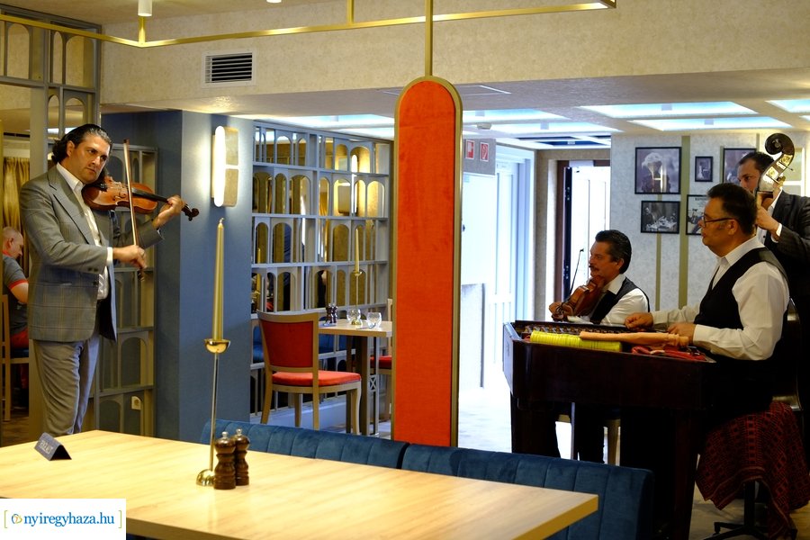 Megnyitott a Szindbád étterme