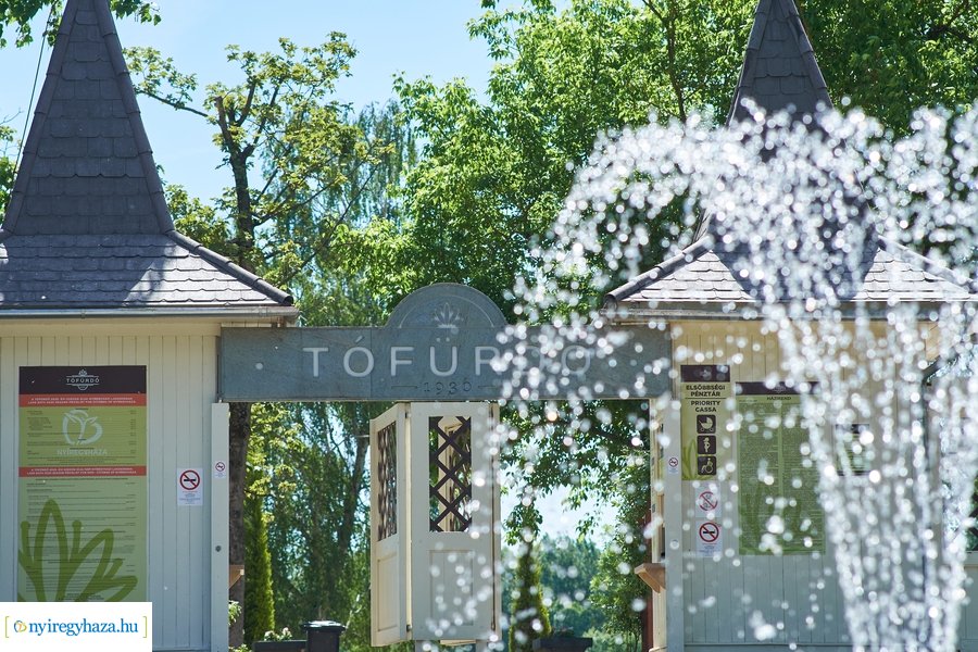 Megnyitott a Tófürdő 2022