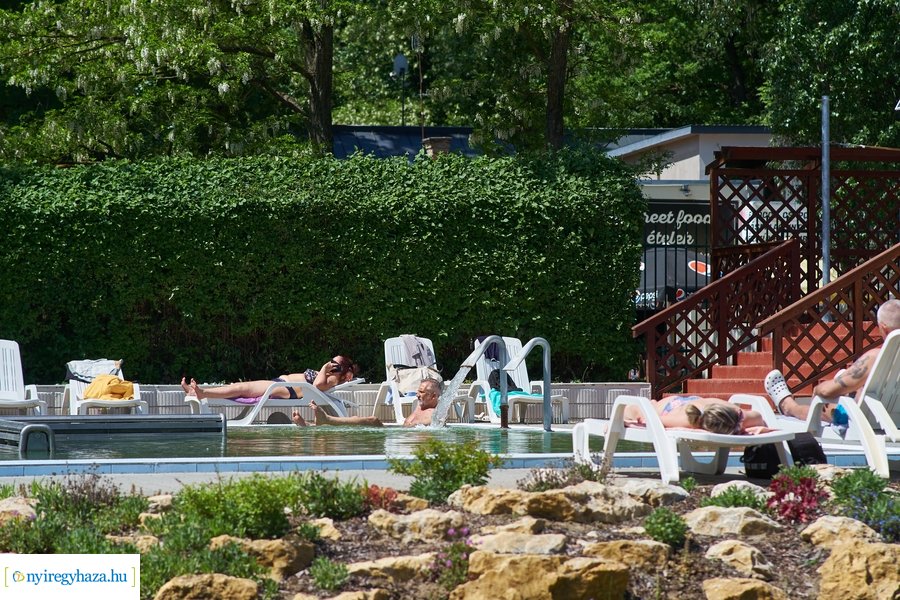 Megnyitott a Tófürdő 2022