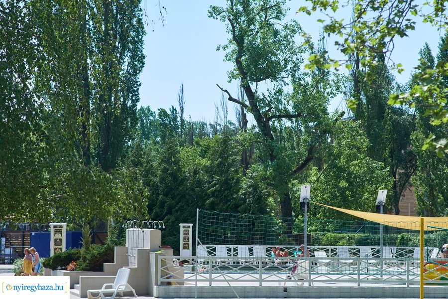 Megnyitott a Tófürdő 2022
