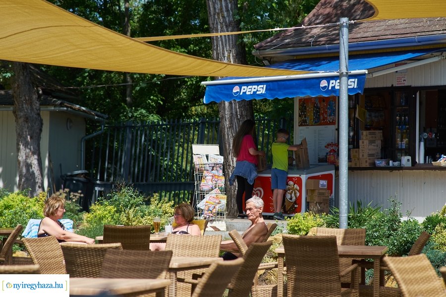 Megnyitott a Tófürdő 2022