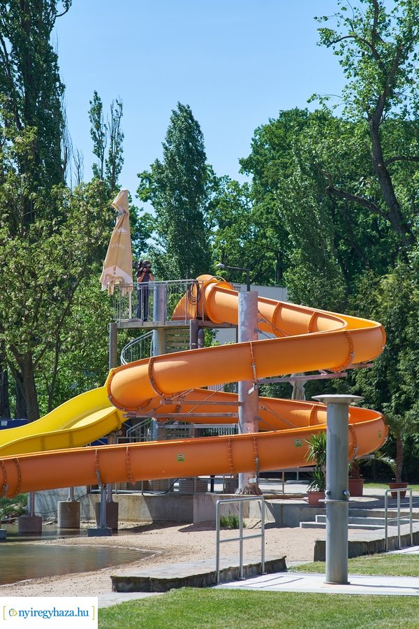 Megnyitott a Tófürdő 2022