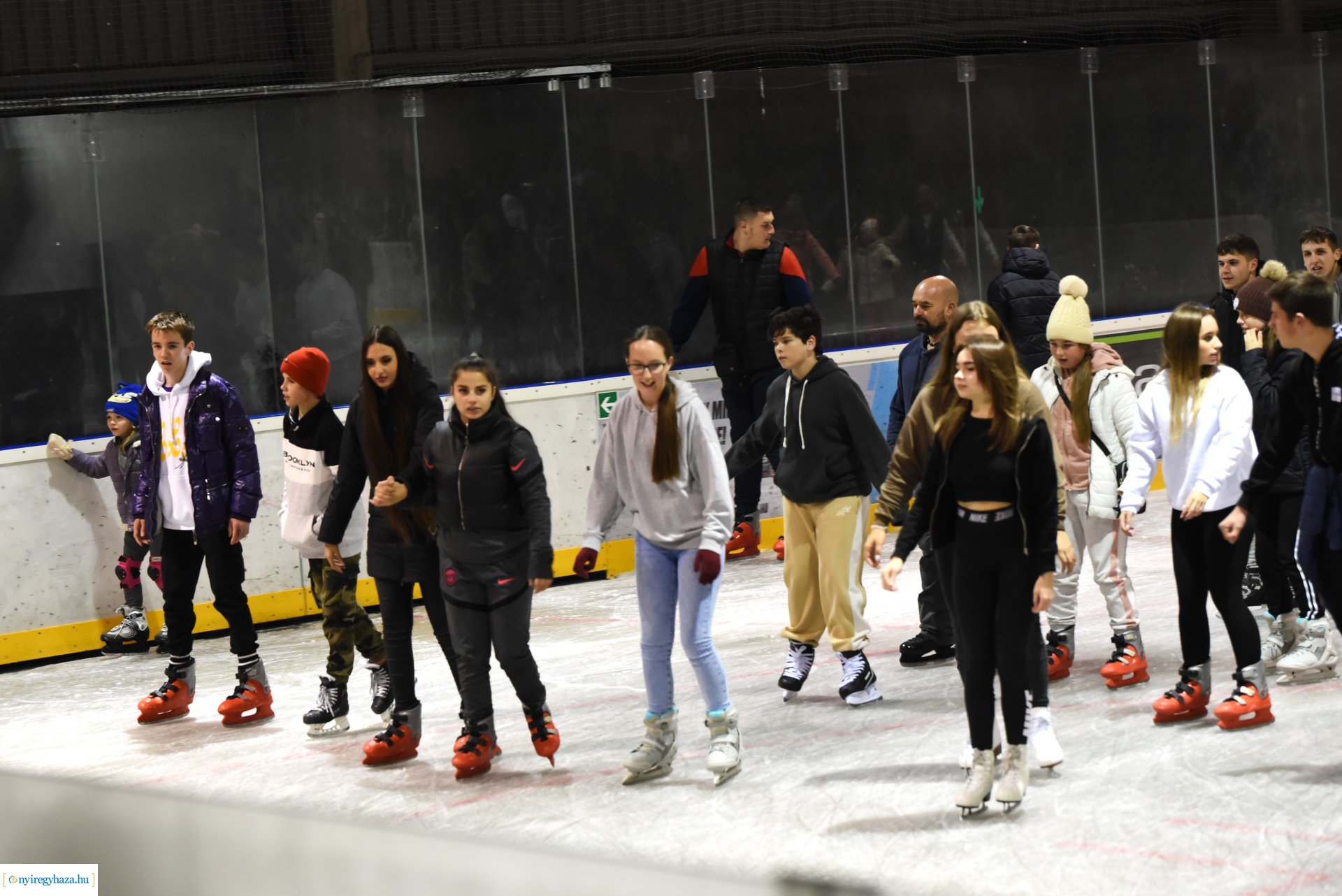 Megnyitott a Városi Jégpálya 