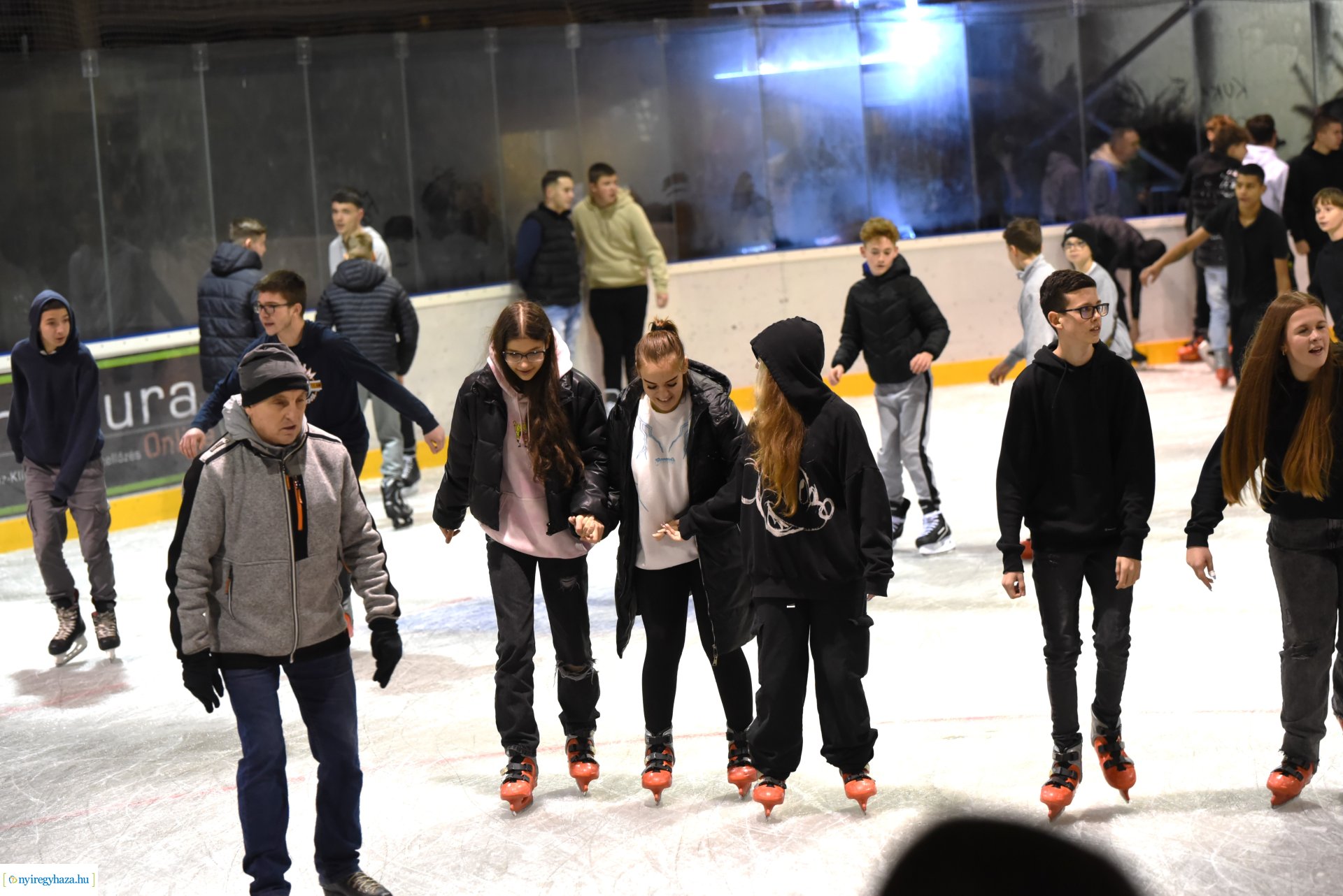 Megnyitott a Városi Jégpálya 