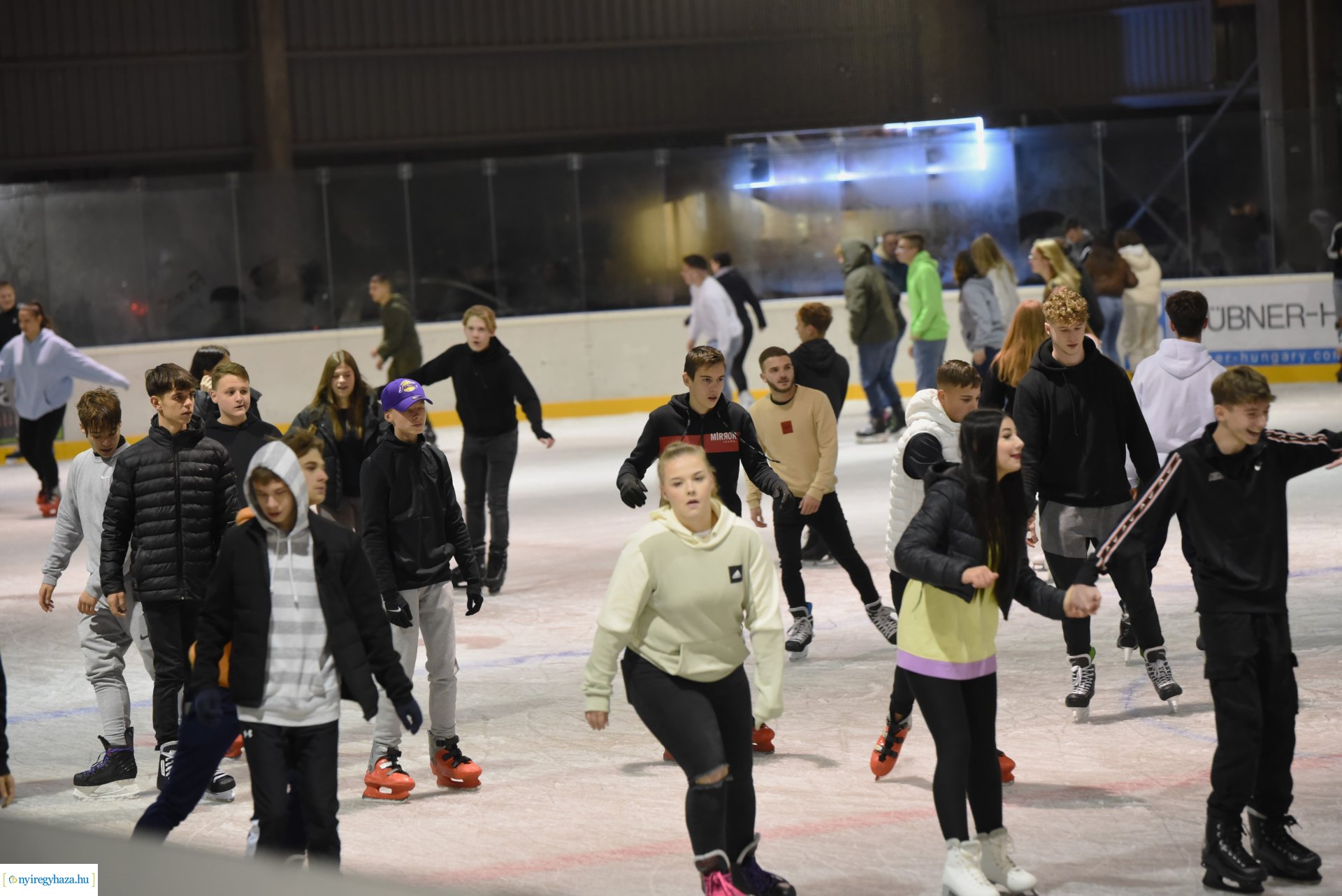 Megnyitott a Városi Jégpálya 