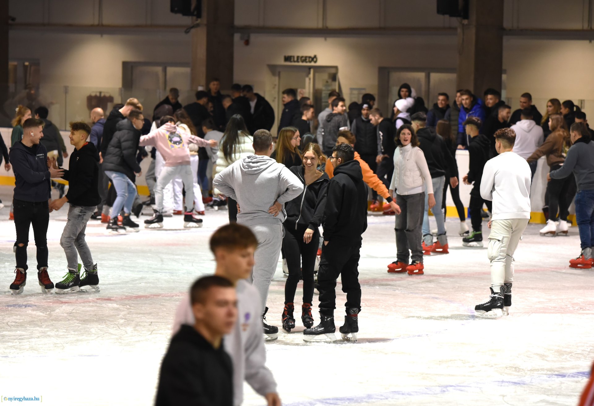 Megnyitott a Városi Jégpálya 