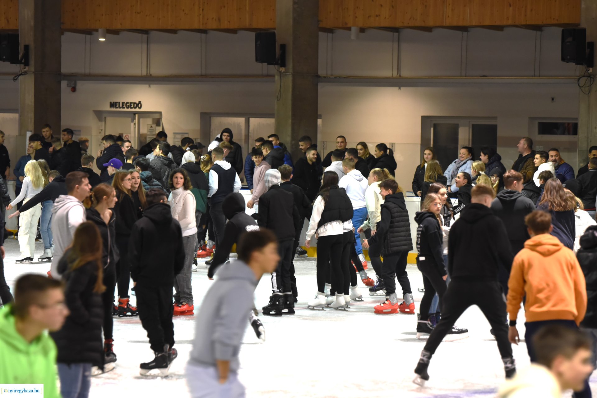 Megnyitott a Városi Jégpálya 