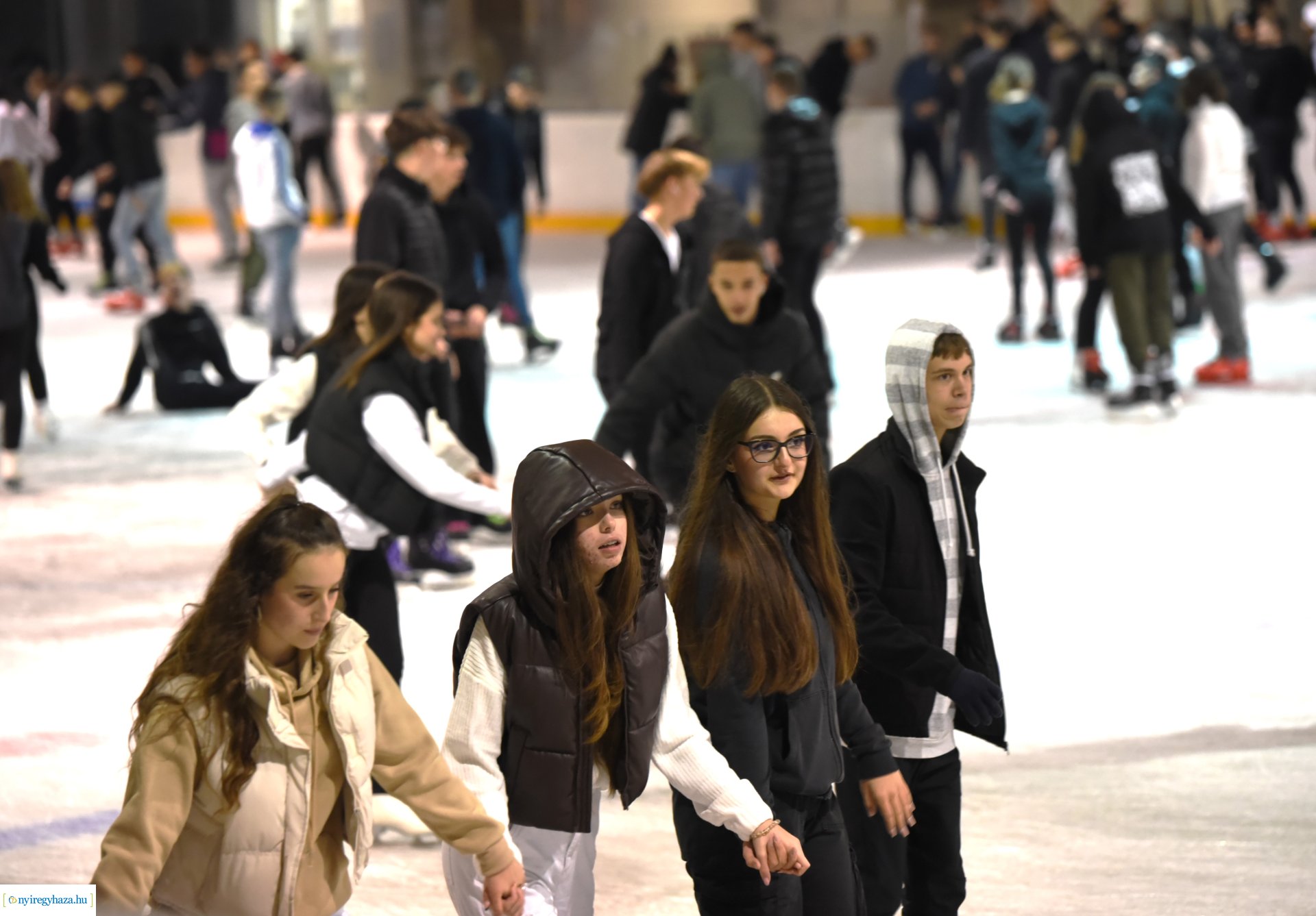 Megnyitott a Városi Jégpálya 