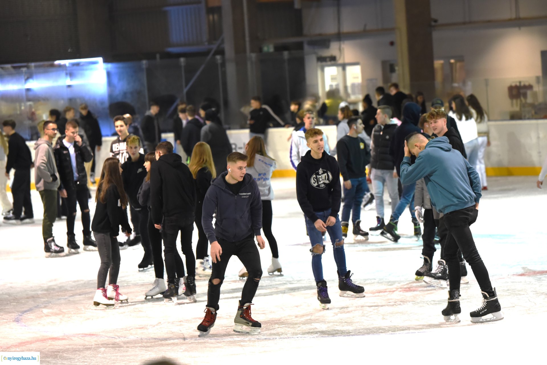 Megnyitott a Városi Jégpálya 