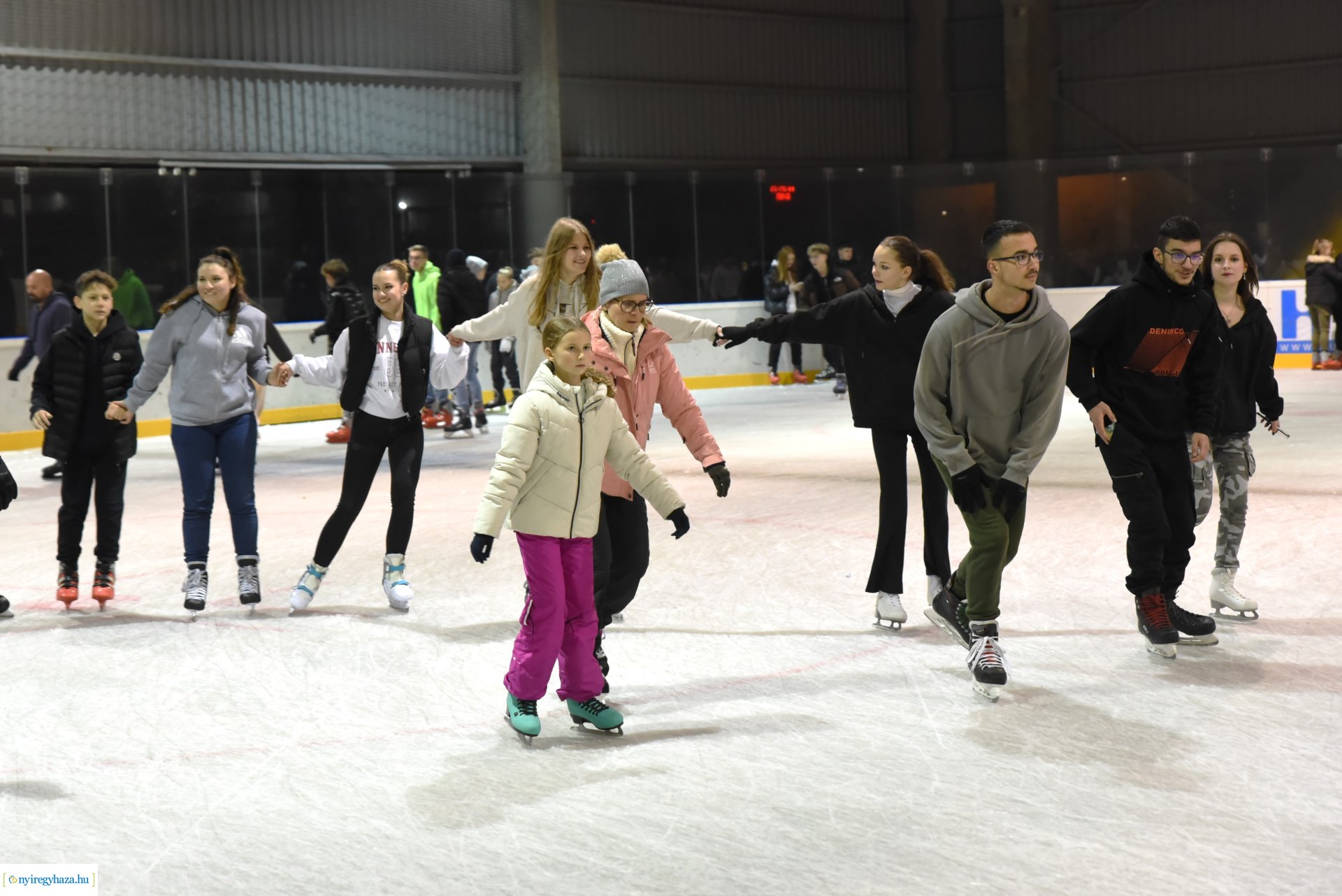 Megnyitott a Városi Jégpálya 