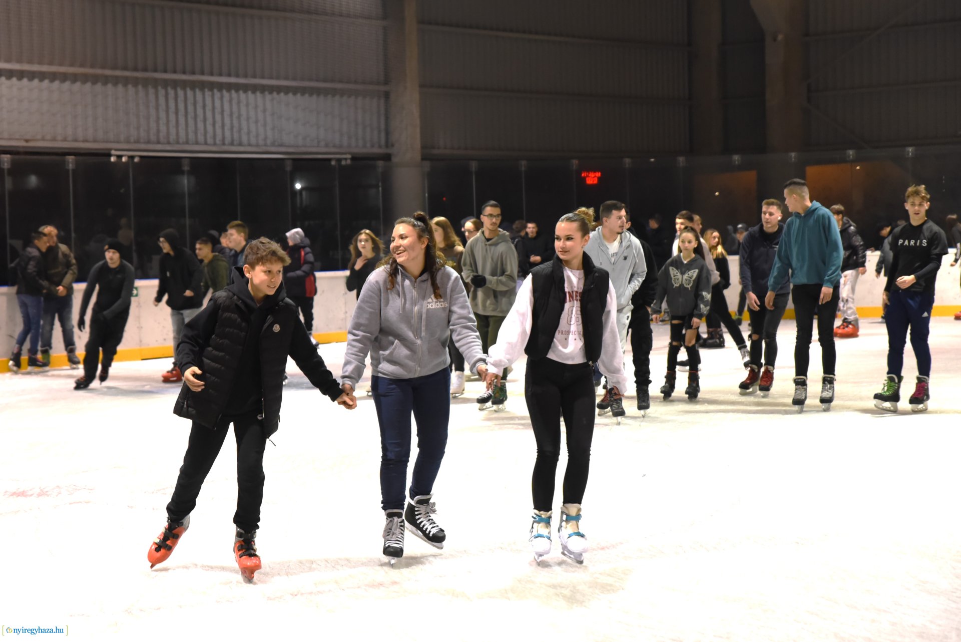 Megnyitott a Városi Jégpálya 
