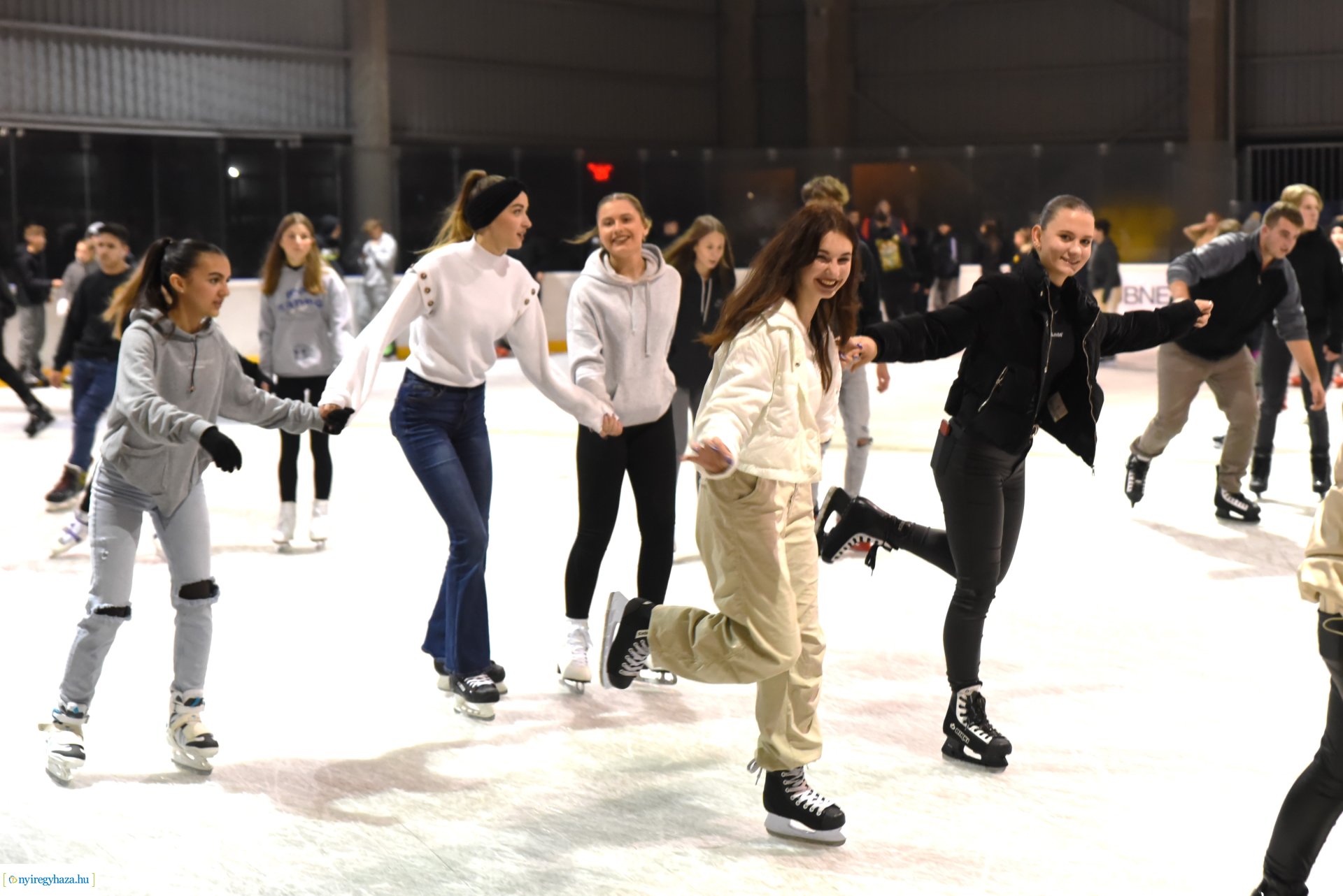 Megnyitott a Városi Jégpálya 