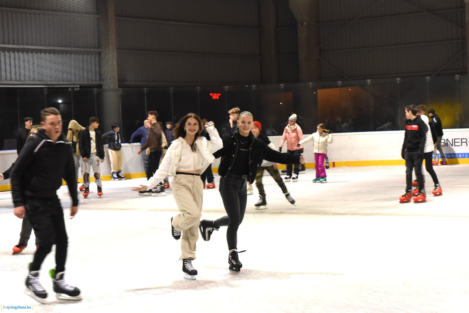 Megnyitott a Városi Jégpálya 